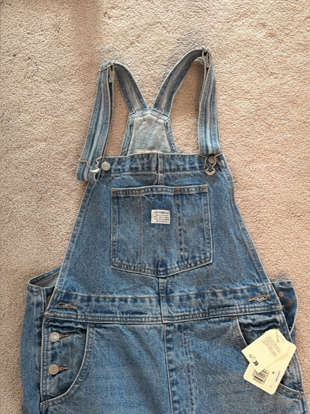 Levi’s women’s Overalls NEW